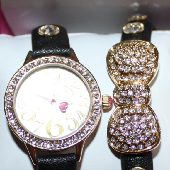 Brand New with Box/No tags, Stunning Betsey Johnson Wristwatch & Bracelet set - Picture 11 of 14